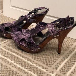 Twenty one purple and wood heels 7-7.5